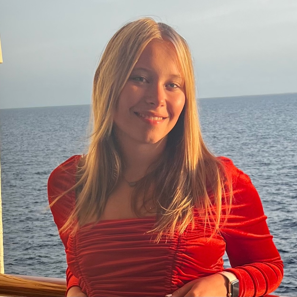 Meet your Posher, Caitlin